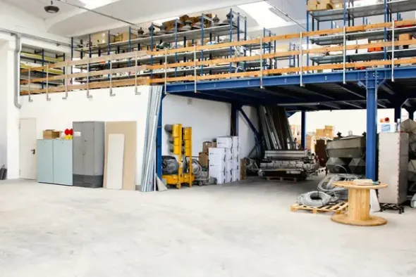 #23203 Magazzino con area edificabile residua