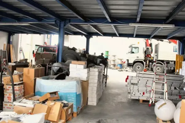 #23203 Magazzino con area edificabile residua