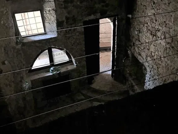 #2784 Magazzino con grotta in centro storico