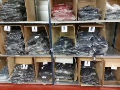 2#6986 Magazzino di abbigliamento