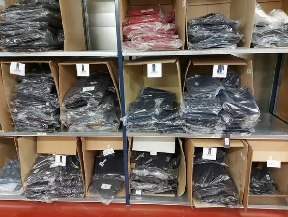 2#6986 Magazzino di abbigliamento