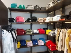 2#6986 Magazzino di abbigliamento
