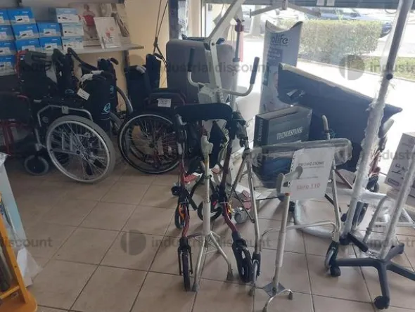 2#8868 Magazzino di articoli medico sanitari