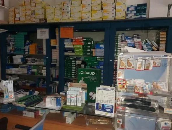 2#8868 Magazzino di articoli medico sanitari