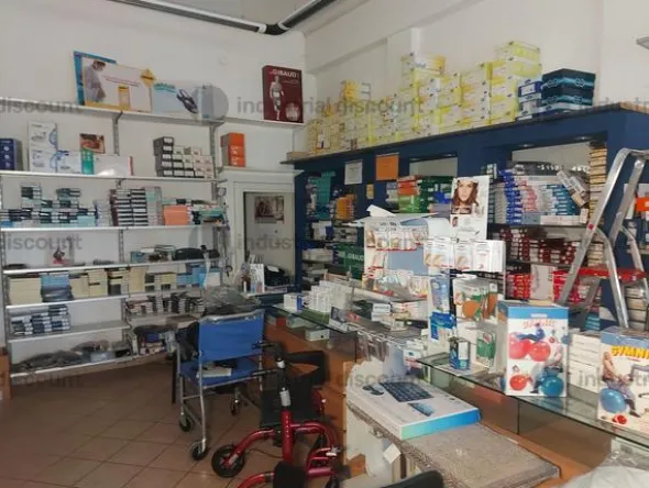2#8868 Magazzino di articoli medico sanitari