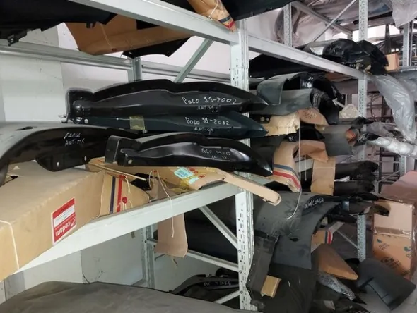1#6295 Magazzino di ricambi auto