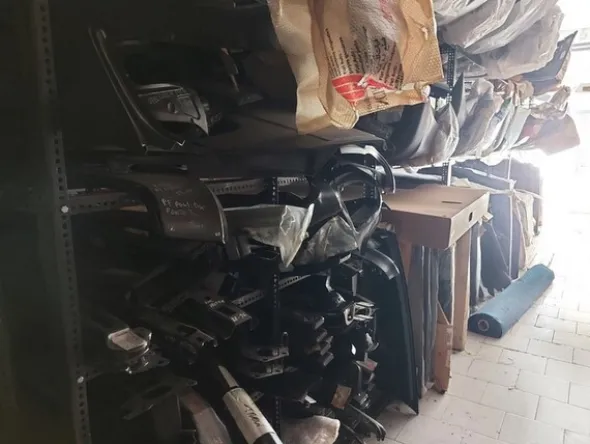 1#6295 Magazzino di ricambi auto