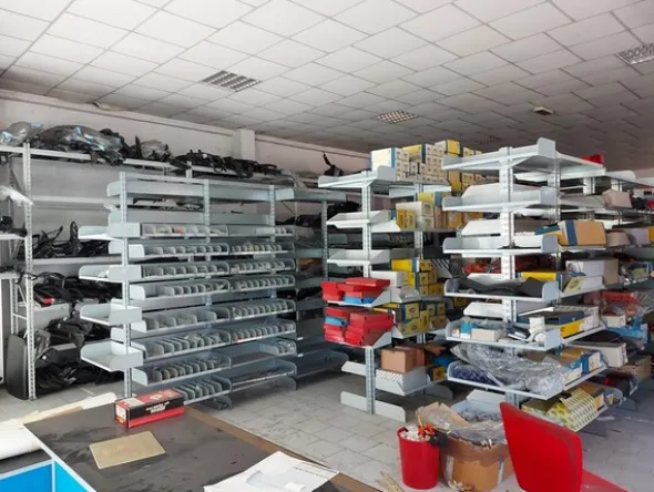 1#6295 Magazzino di ricambi auto