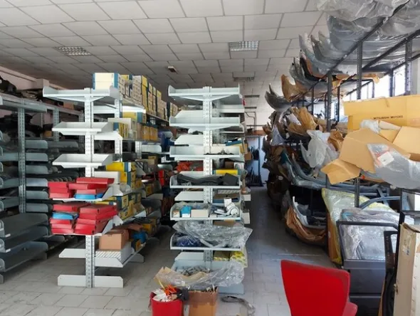 1#6295 Magazzino di ricambi auto