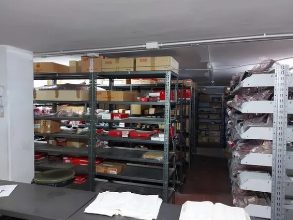 1#6295 Magazzino di ricambi auto