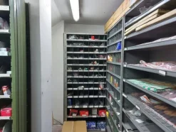 1#6295 Magazzino di ricambi auto