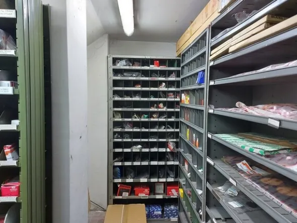 1#6295 Magazzino di ricambi auto