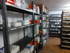 1#6295 Magazzino di ricambi auto