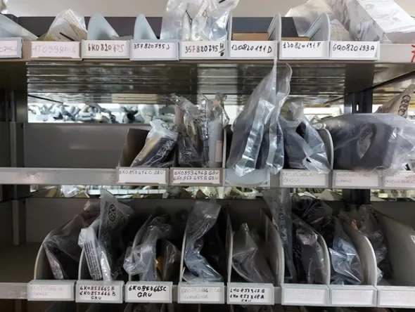 1#6295 Magazzino di ricambi auto