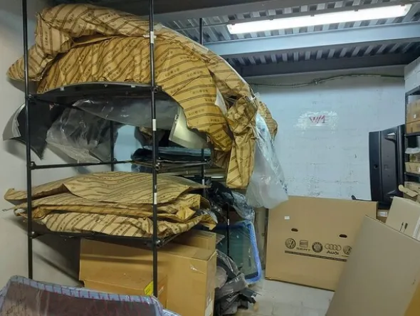 1#6295 Magazzino di ricambi auto