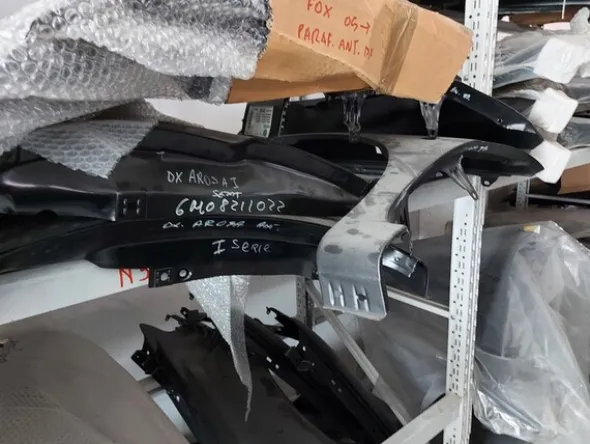 1#6295 Magazzino di ricambi auto