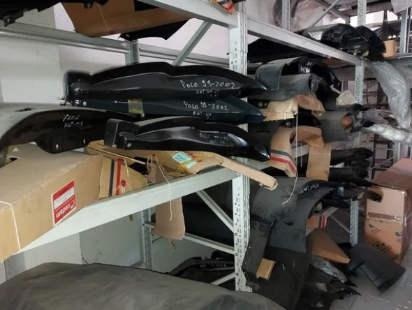 1#6295 Magazzino di ricambi auto