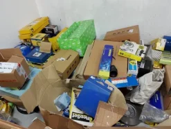 2#5256 Magazzino di ricambi e accessori per autorimessa