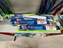 2#5256 Magazzino di ricambi e accessori per autorimessa