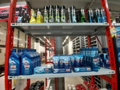 2#5256 Magazzino di ricambi e accessori per autorimessa
