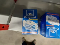 2#5256 Magazzino di ricambi e accessori per autorimessa