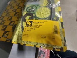 2#5256 Magazzino di ricambi e accessori per autorimessa
