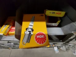 2#5256 Magazzino di ricambi e accessori per autorimessa