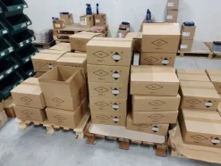 2#5256 Magazzino di ricambi e accessori per autorimessa
