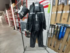 2#5256 Magazzino di ricambi e accessori per autorimessa