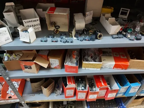 3#8080 Magazzino e materiale per impianti elettrici