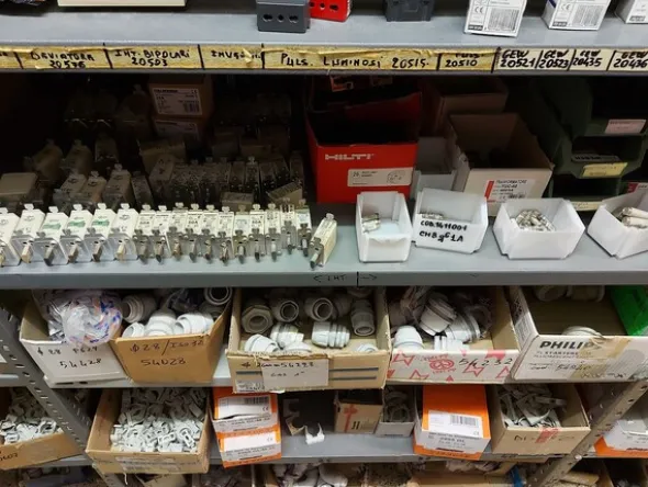 3#8080 Magazzino e materiale per impianti elettrici
