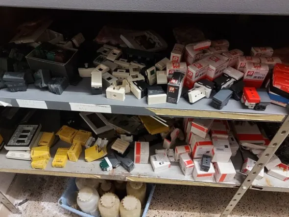 3#8080 Magazzino e materiale per impianti elettrici