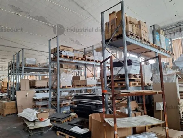 3#8766 Magazzino materiale per falegnameria