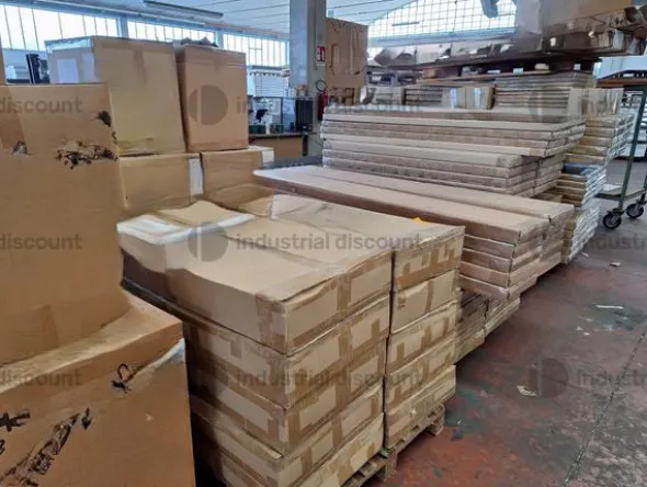 3#8766 Magazzino materiale per falegnameria