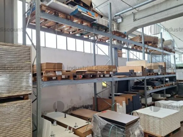 3#8766 Magazzino materiale per falegnameria