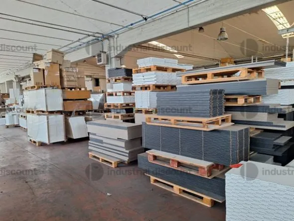 3#8766 Magazzino materiale per falegnameria
