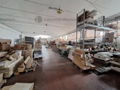 3#8766 Magazzino materiale per falegnameria