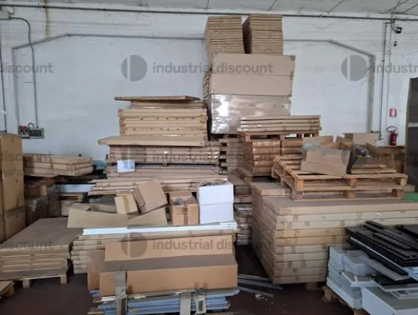 3#8766 Magazzino materiale per falegnameria