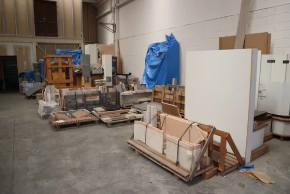 90#70720 Magazzino materie prime e macchinari per caminetti