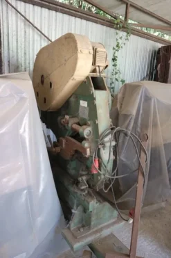 90#70720 Magazzino materie prime e macchinari per caminetti