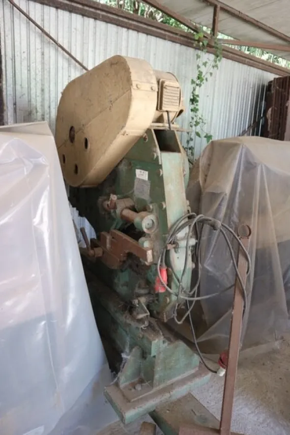 90#70720 Magazzino materie prime e macchinari per caminetti