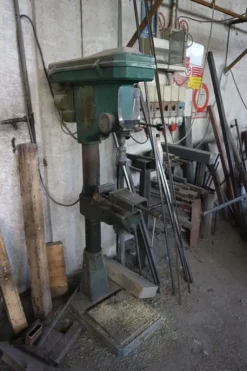 90#70720 Magazzino materie prime e macchinari per caminetti