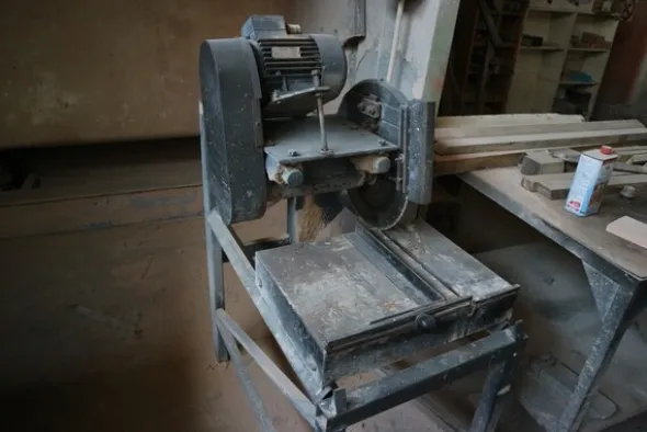 90#70720 Magazzino materie prime e macchinari per caminetti