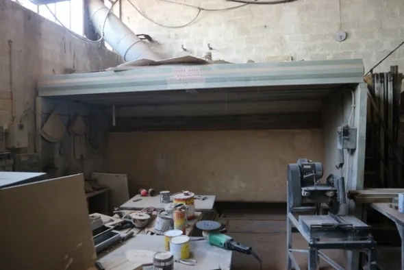 90#70720 Magazzino materie prime e macchinari per caminetti