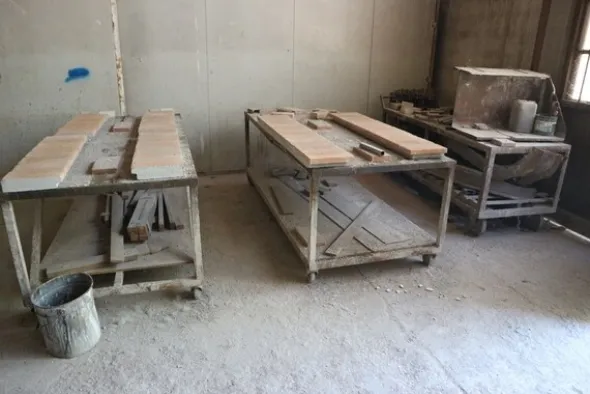 90#70720 Magazzino materie prime e macchinari per caminetti