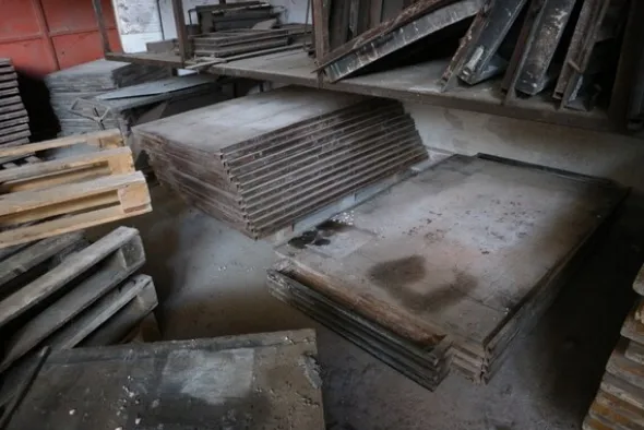 90#70720 Magazzino materie prime e macchinari per caminetti