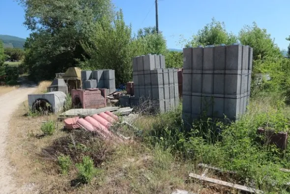90#70720 Magazzino materie prime e macchinari per caminetti