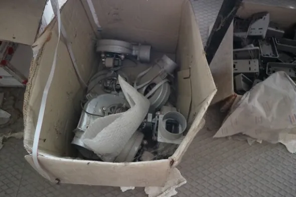 90#70720 Magazzino materie prime e macchinari per caminetti