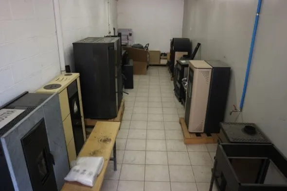 90#70720 Magazzino materie prime e macchinari per caminetti