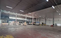 Magazzino 5000mq con 4 bocche bilico e ribalta carico